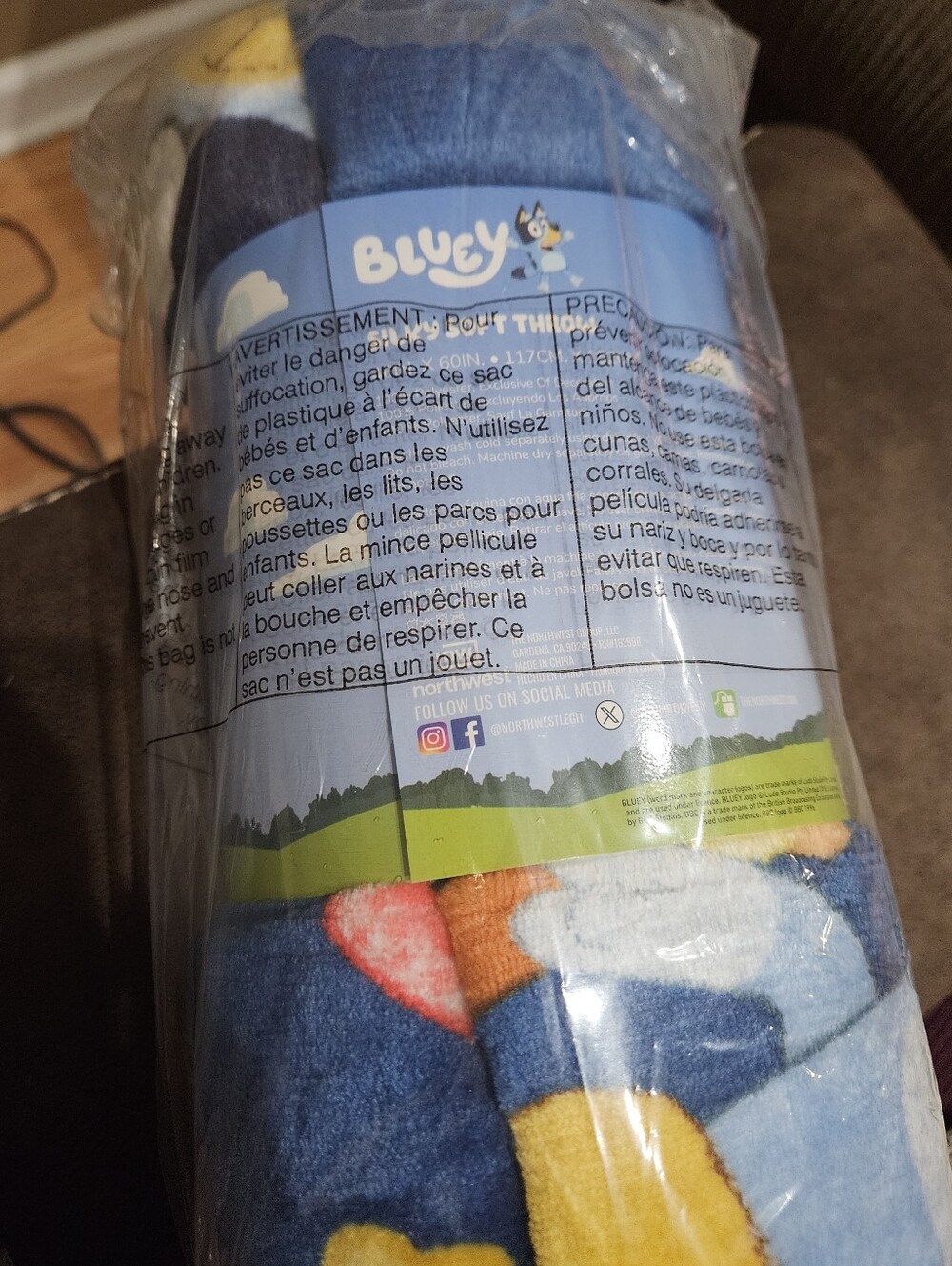 Bluey Balloon Silky Soft Throw Blanket - Picture 3 of 5